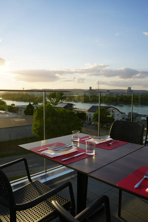 Hotel frames rhein muehlheim kaerlich hotelzimmer restraurant dachterasse bar 2704 2