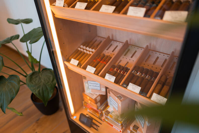 Hotel frames rhein muehlheim kaerlich zigarrenlounge bar 1043655